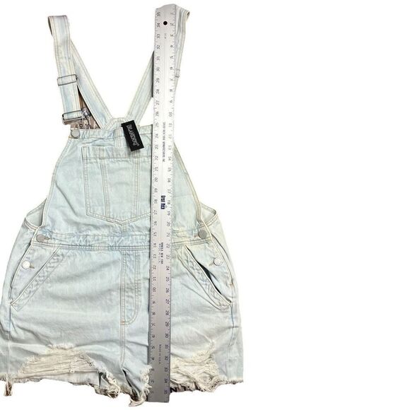 Blank NYC Women's L Blue Light Wash Shortalls Denim Overalls Raw Distress Hem‎ - Picture 4 of 12